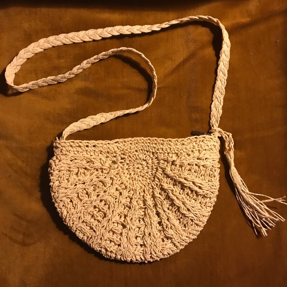 Woven crossbody bag with zipper